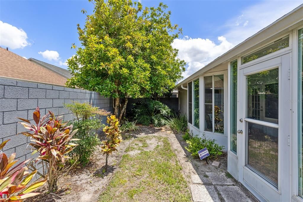 Active With Contract: $449,900 (3 beds, 2 baths, 1956 Square Feet)