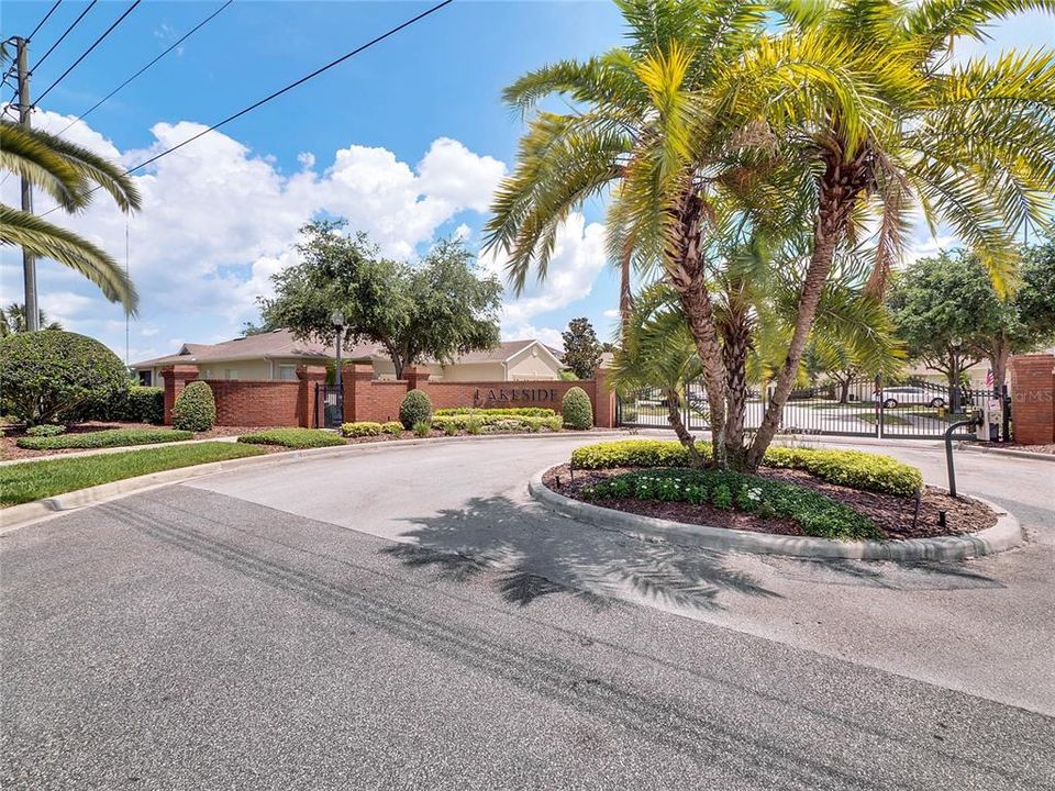 Active With Contract: $570,000 (3 beds, 3 baths, 2220 Square Feet)