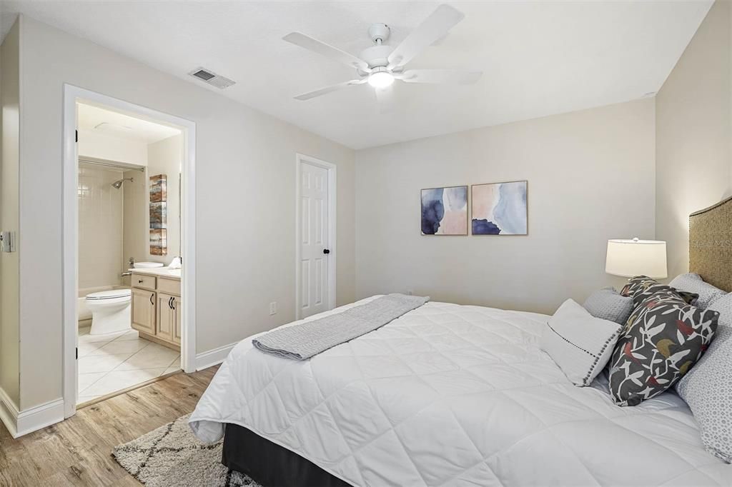 Active With Contract: $310,000 (2 beds, 2 baths, 1262 Square Feet)