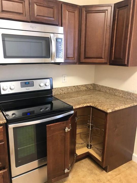 For Sale: $215,000 (1 beds, 1 baths, 821 Square Feet)