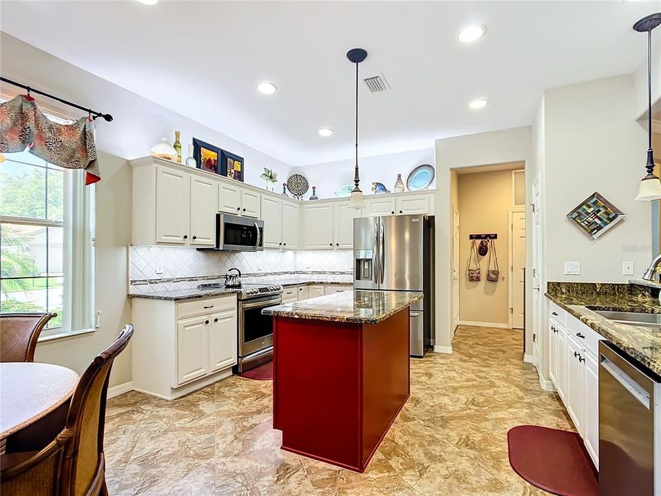 For Sale: $360,000 (2 beds, 2 baths, 1870 Square Feet)