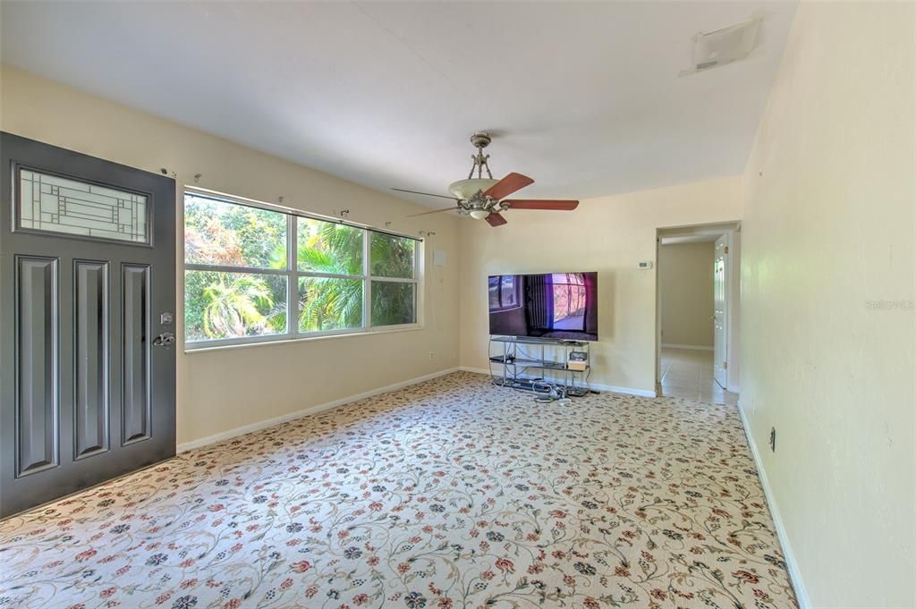 Recently Sold: $255,000 (2 beds, 2 baths, 1069 Square Feet)