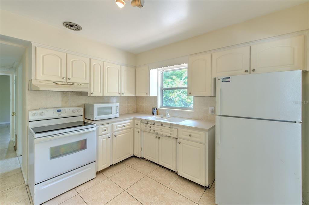 Recently Sold: $255,000 (2 beds, 2 baths, 1069 Square Feet)