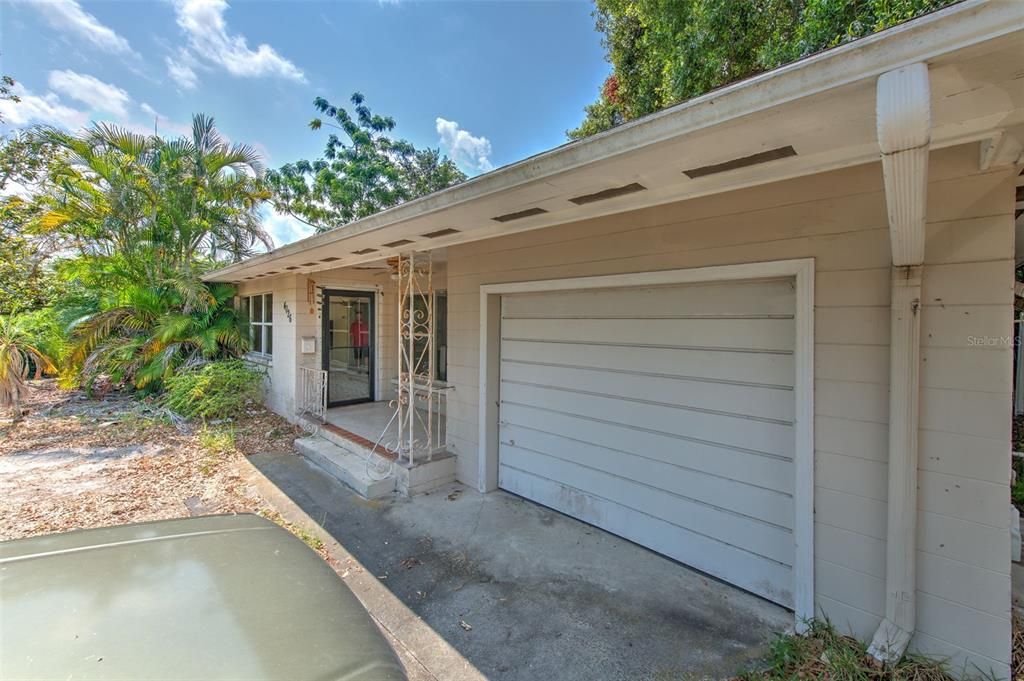 Recently Sold: $255,000 (2 beds, 2 baths, 1069 Square Feet)