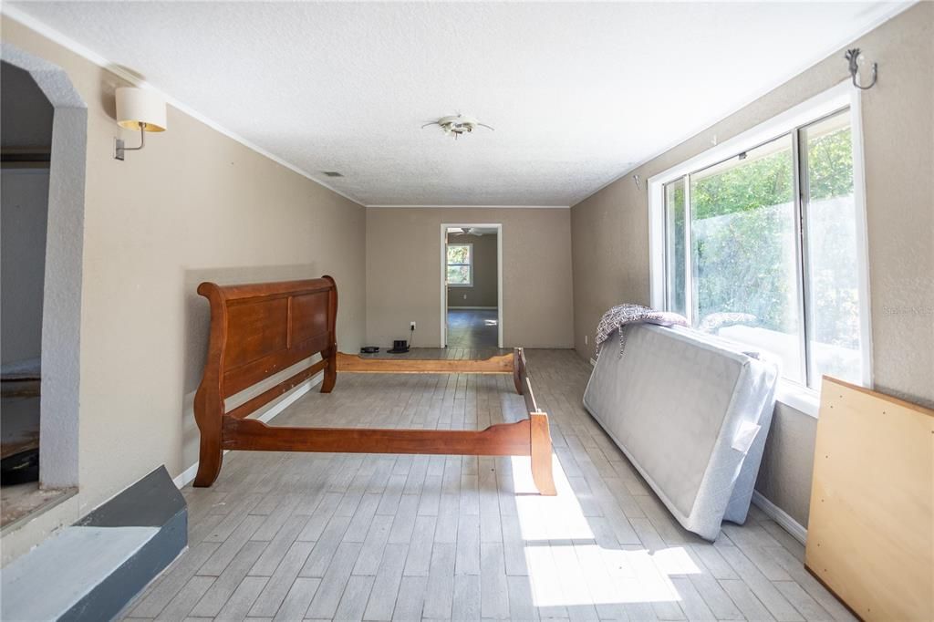 For Sale: $280,000 (3 beds, 2 baths, 1685 Square Feet)