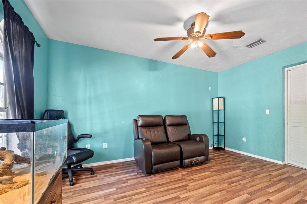 Active With Contract: $385,000 (3 beds, 3 baths, 1442 Square Feet)