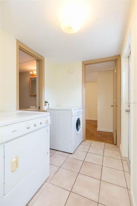 For Sale: $104,000 (2 beds, 2 baths, 784 Square Feet)