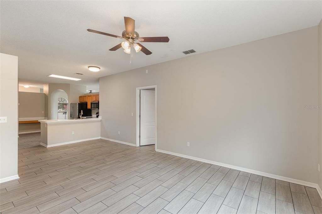 For Sale: $459,900 (4 beds, 2 baths, 1710 Square Feet)