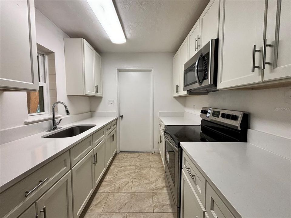 Active With Contract: $1,825 (3 beds, 1 baths, 1125 Square Feet)