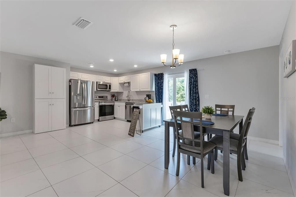 For Sale: $325,000 (3 beds, 2 baths, 1267 Square Feet)