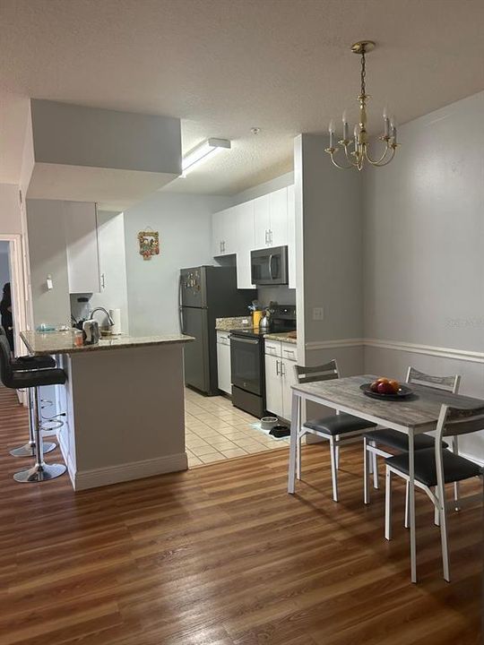 Recently Rented: $1,950 (2 beds, 2 baths, 1041 Square Feet)