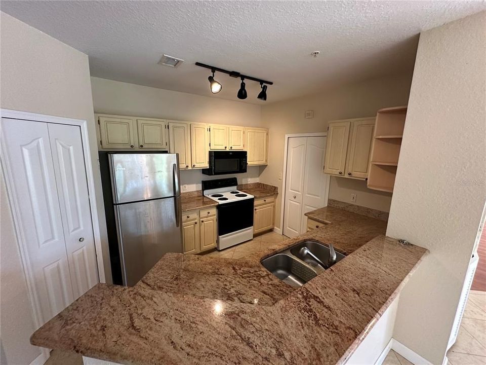 Active With Contract: $1,840 (2 beds, 2 baths, 1111 Square Feet)