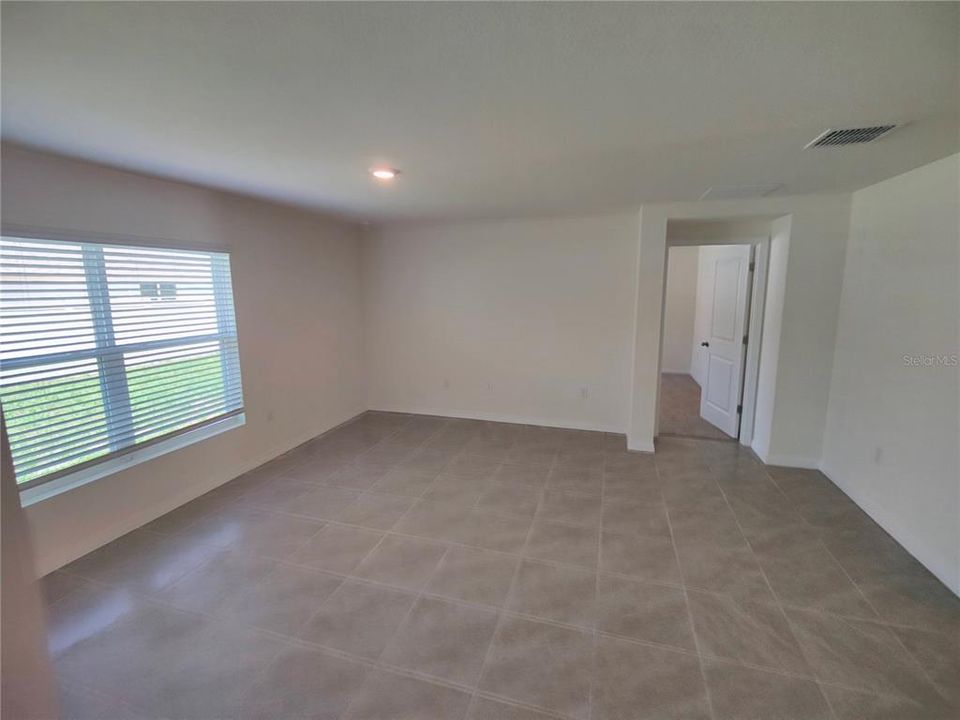 For Rent: $2,000 (4 beds, 2 baths, 1832 Square Feet)