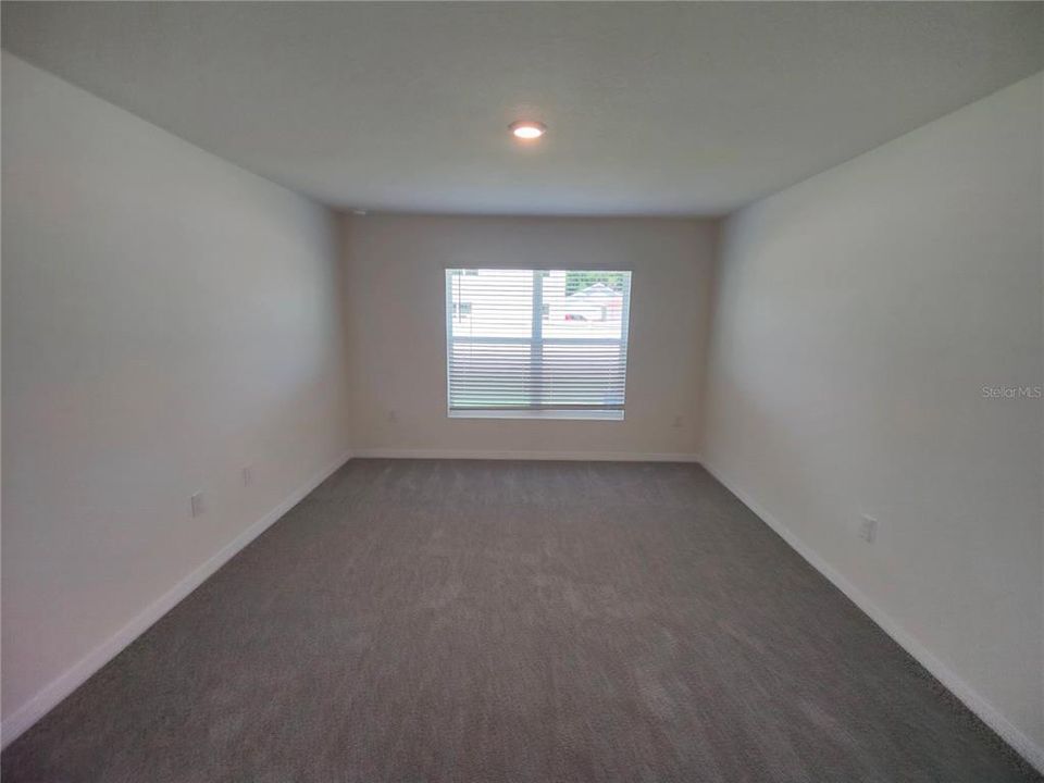 For Rent: $2,000 (4 beds, 2 baths, 1832 Square Feet)