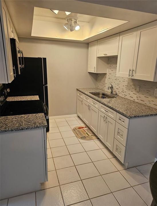 For Sale: $189,900 (1 beds, 1 baths, 679 Square Feet)