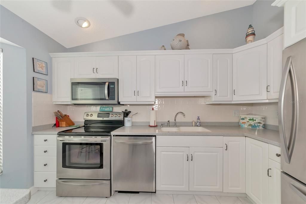 For Sale: $449,000 (2 beds, 2 baths, 1368 Square Feet)