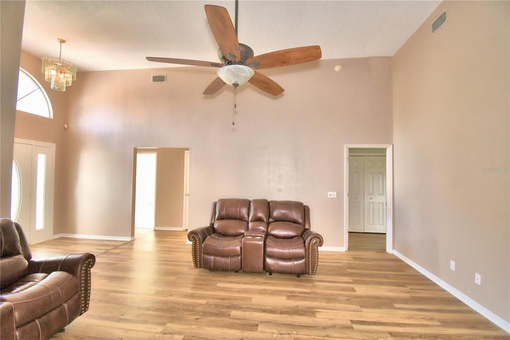 For Sale: $329,900 (3 beds, 2 baths, 1438 Square Feet)