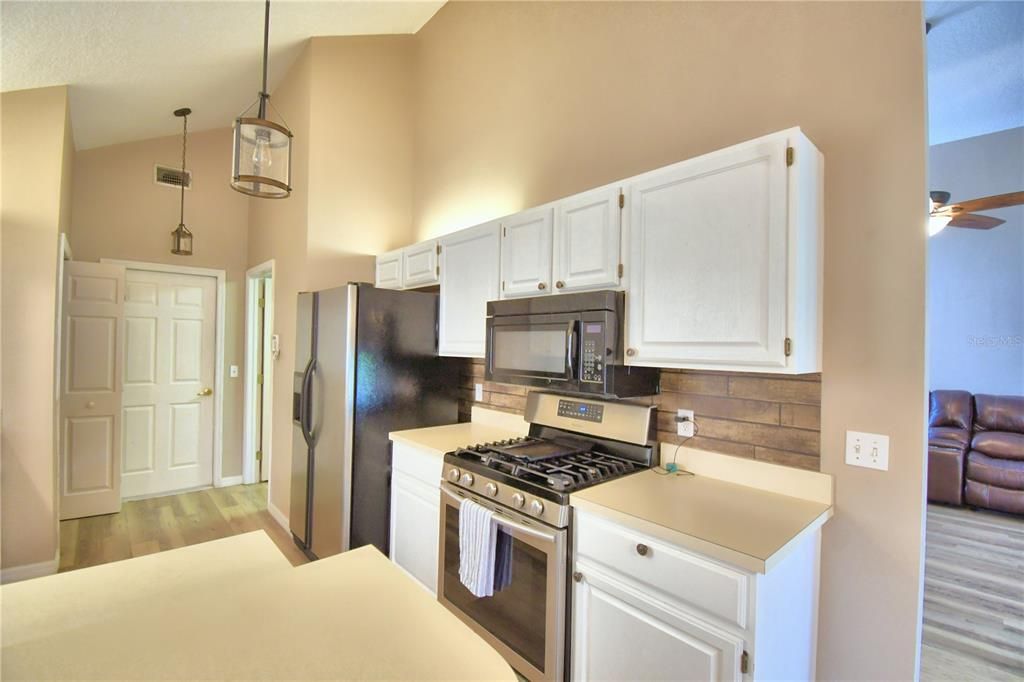 For Sale: $329,900 (3 beds, 2 baths, 1438 Square Feet)