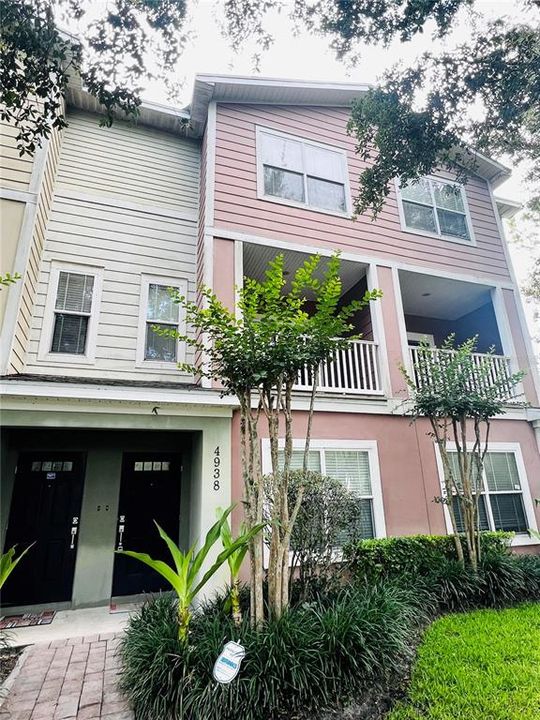 Active With Contract: $1,850 (2 beds, 2 baths, 1389 Square Feet)