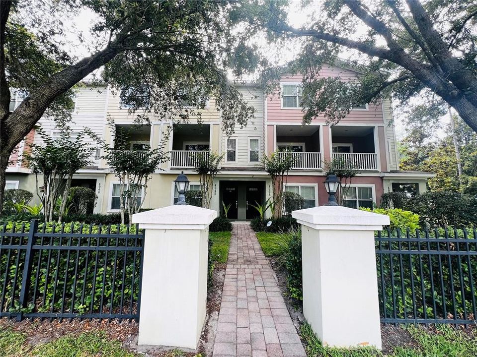 Active With Contract: $1,850 (2 beds, 2 baths, 1389 Square Feet)