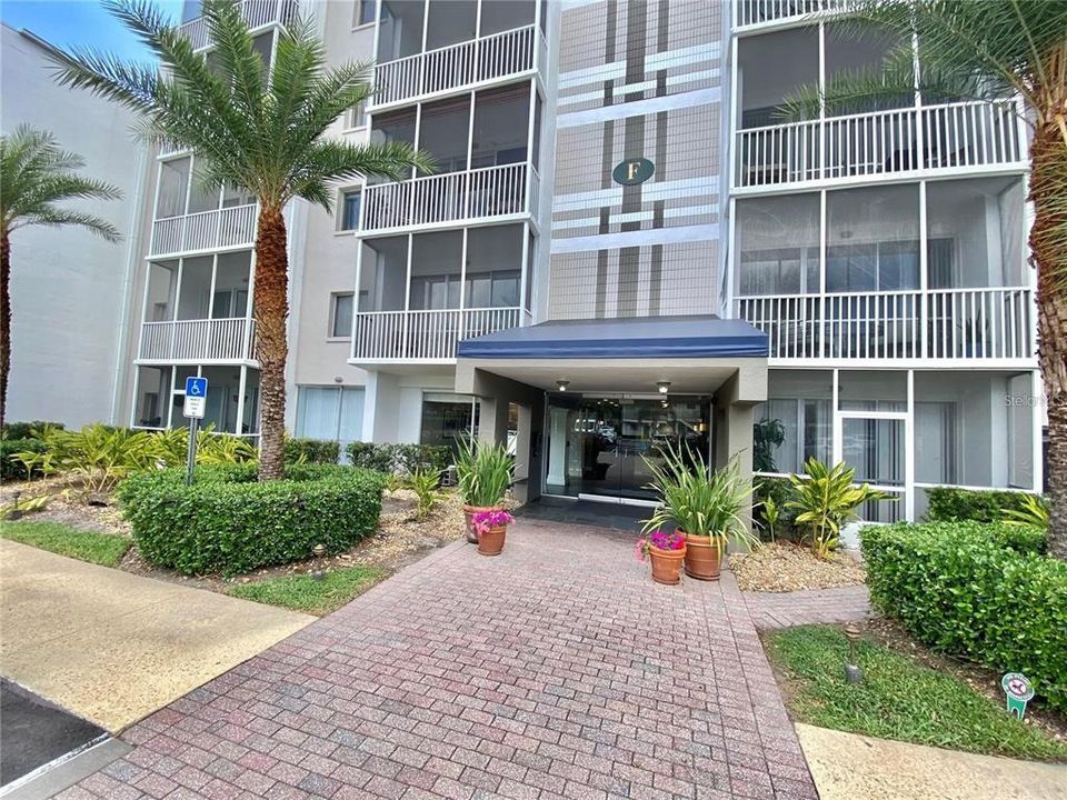 Active With Contract: $1,695 (1 beds, 1 baths, 751 Square Feet)