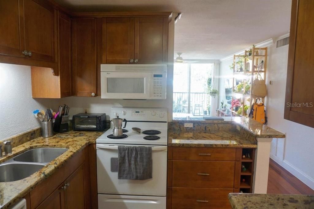 Recently Rented: $1,695 (1 beds, 1 baths, 751 Square Feet)