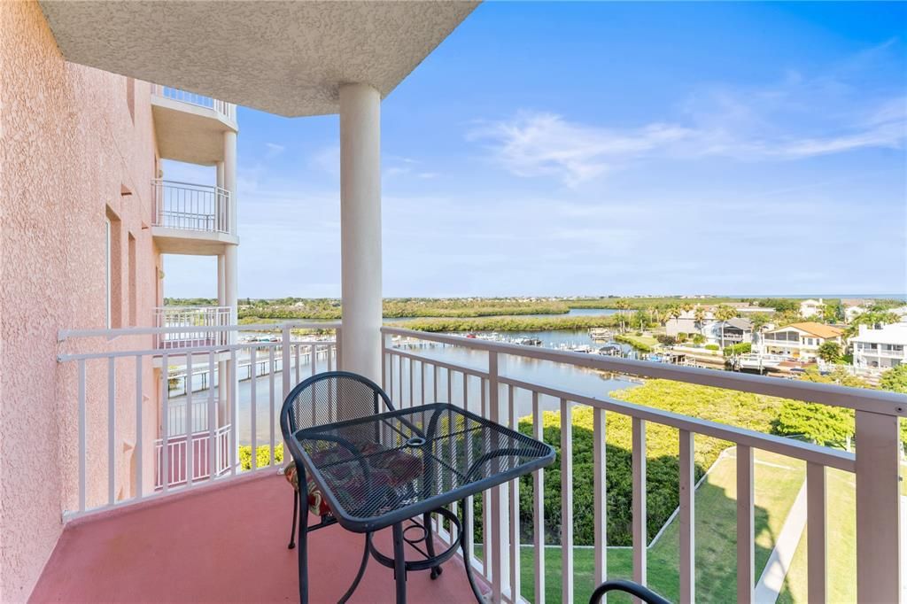 For Sale: $399,900 (2 beds, 2 baths, 1283 Square Feet)