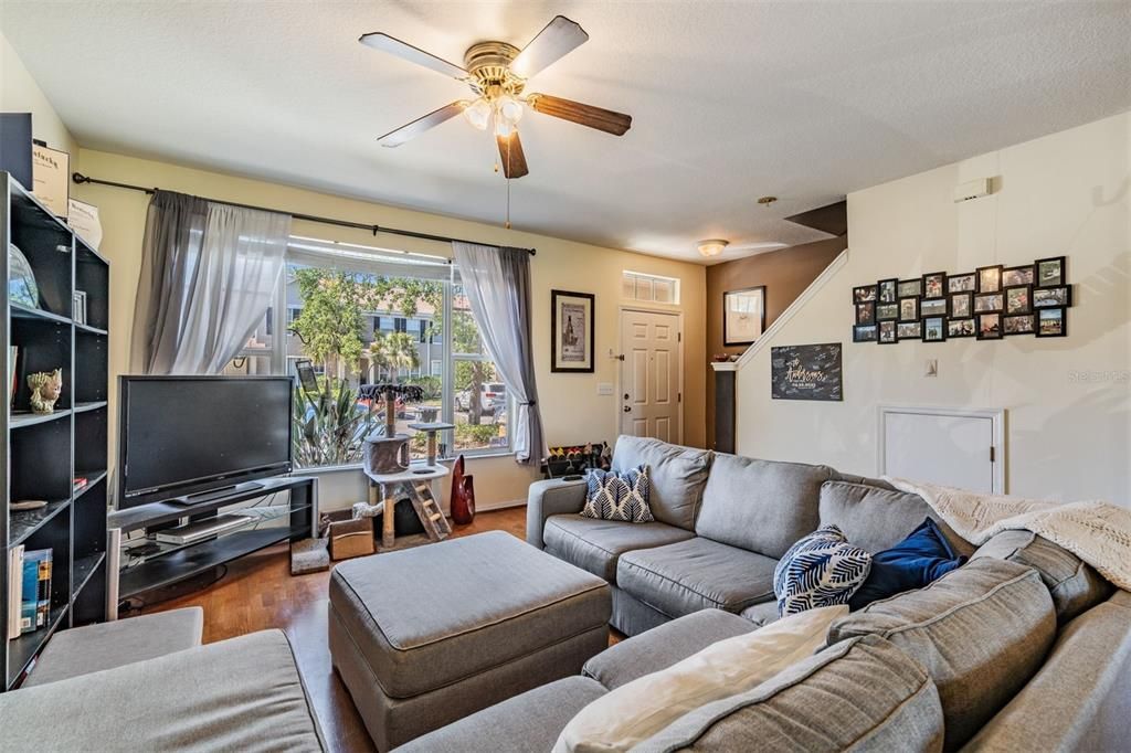 For Sale: $275,000 (2 beds, 1 baths, 1146 Square Feet)