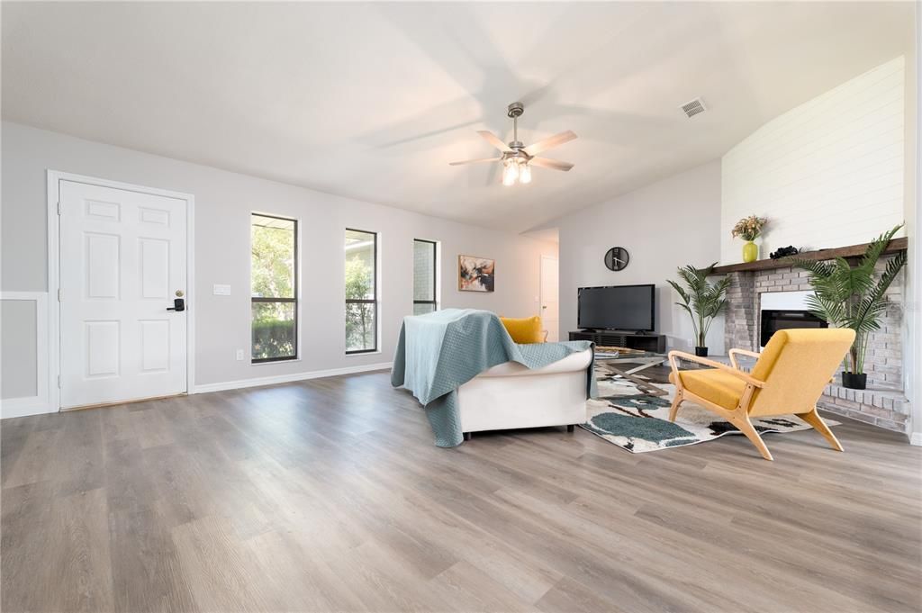 For Sale: $485,000 (4 beds, 2 baths, 1893 Square Feet)