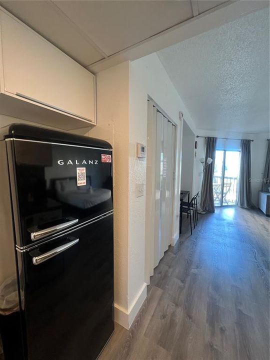 Active With Contract: $169,000 (1 beds, 1 baths, 408 Square Feet)