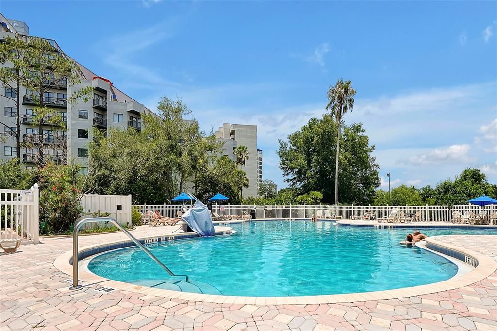 Active With Contract: $169,000 (1 beds, 1 baths, 408 Square Feet)