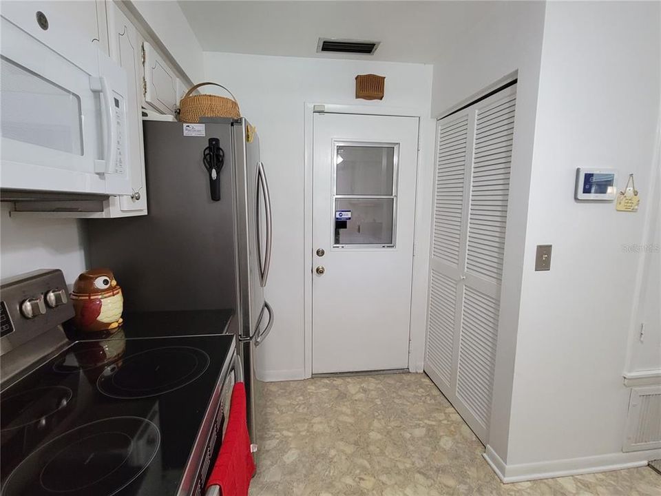 For Rent: $2,550 (3 beds, 2 baths, 1888 Square Feet)