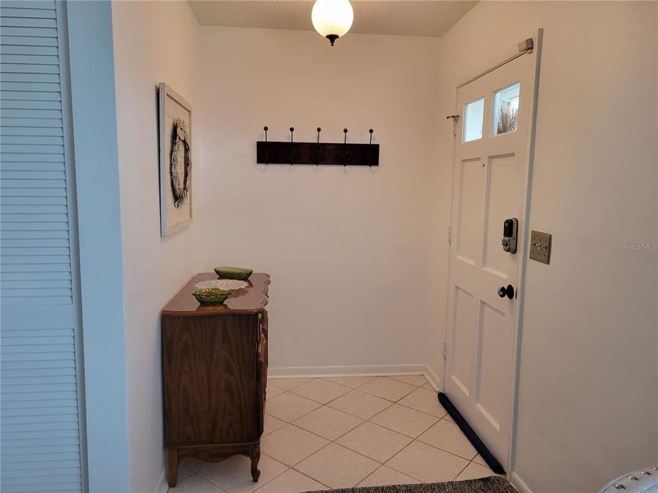 For Rent: $2,550 (3 beds, 2 baths, 1888 Square Feet)