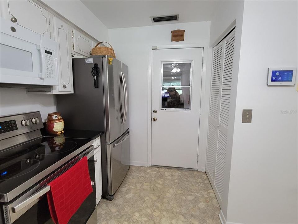 For Rent: $2,550 (3 beds, 2 baths, 1888 Square Feet)