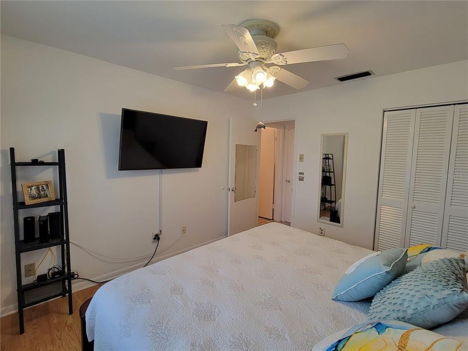 For Rent: $2,550 (3 beds, 2 baths, 1888 Square Feet)