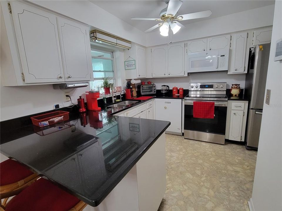 For Rent: $2,550 (3 beds, 2 baths, 1888 Square Feet)