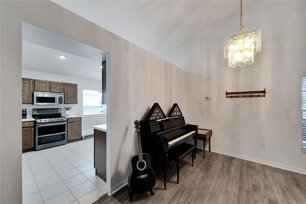 For Sale: $348,000 (3 beds, 2 baths, 1579 Square Feet)