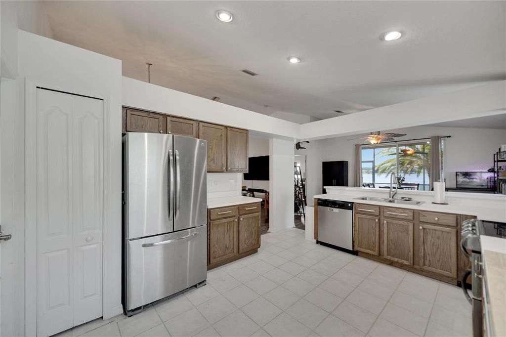 For Sale: $348,000 (3 beds, 2 baths, 1579 Square Feet)