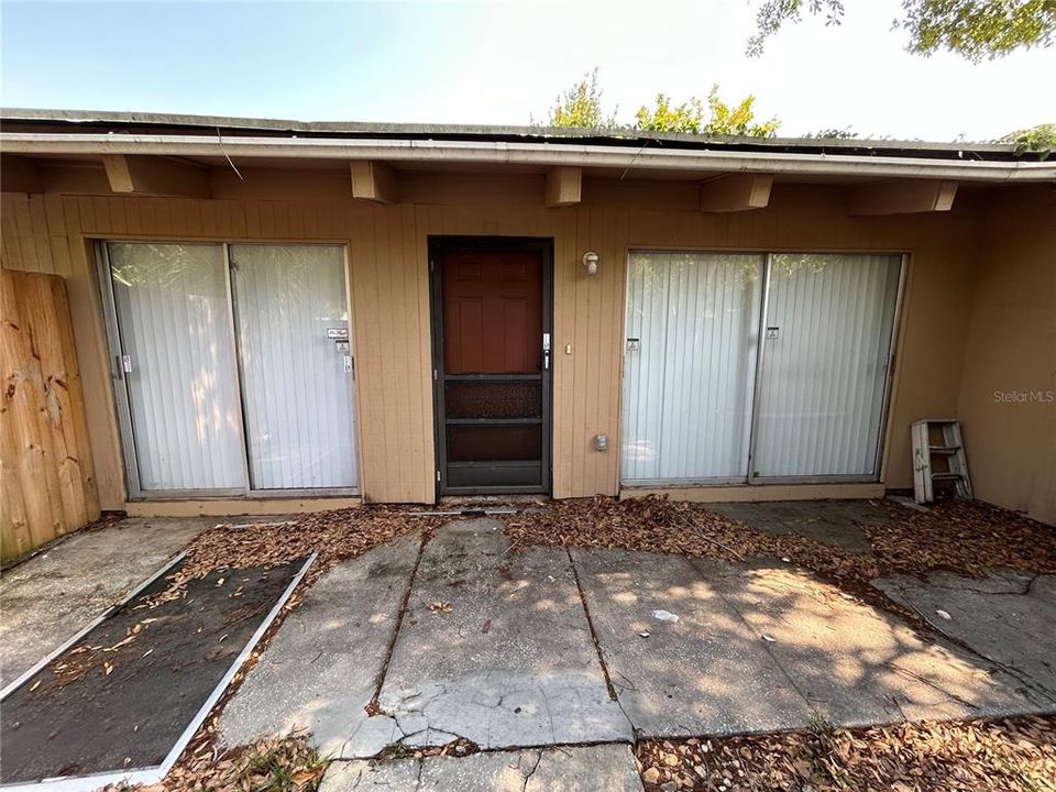 For Sale: $169,999 (2 beds, 1 baths, 847 Square Feet)