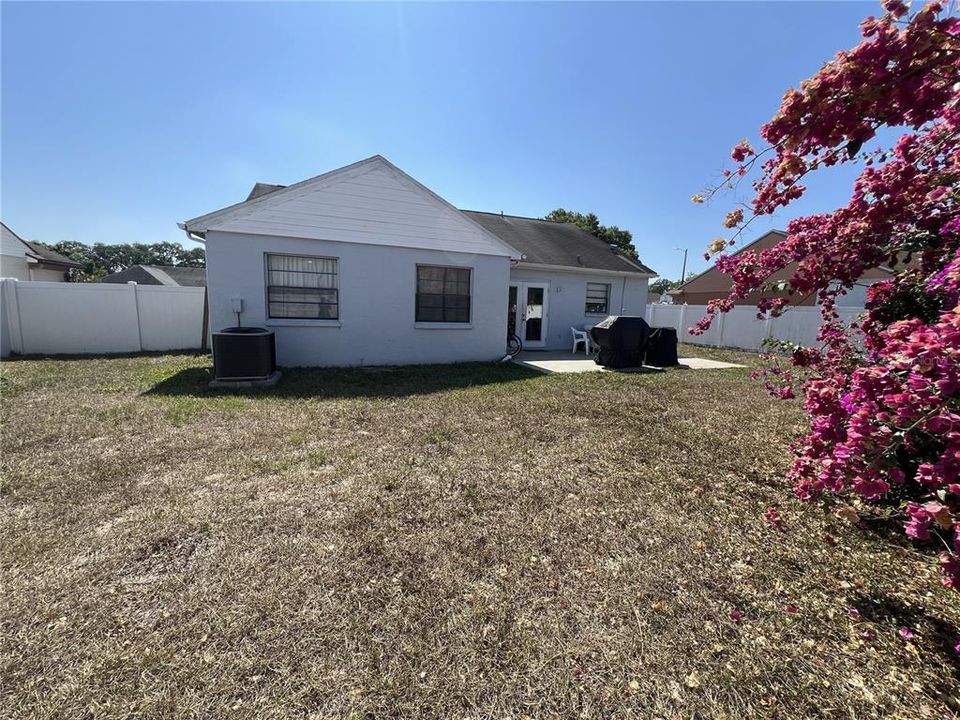 Active With Contract: $295,000 (3 beds, 2 baths, 1164 Square Feet)