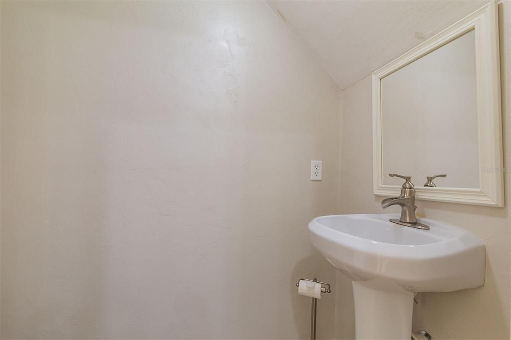For Rent: $2,700 (3 beds, 2 baths, 2100 Square Feet)