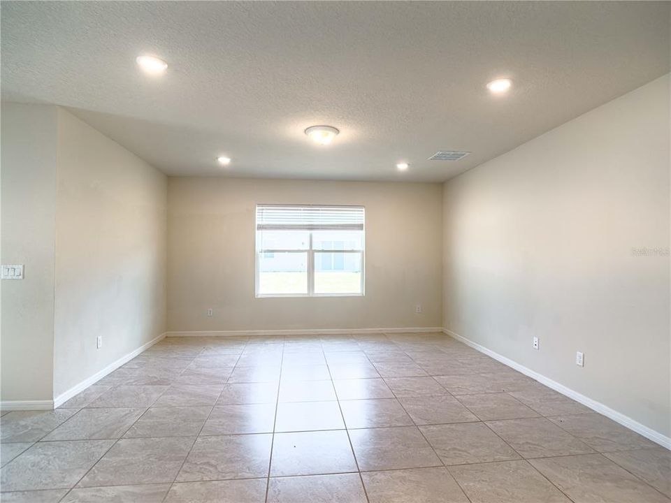 Active With Contract: $2,100 (4 beds, 2 baths, 1865 Square Feet)