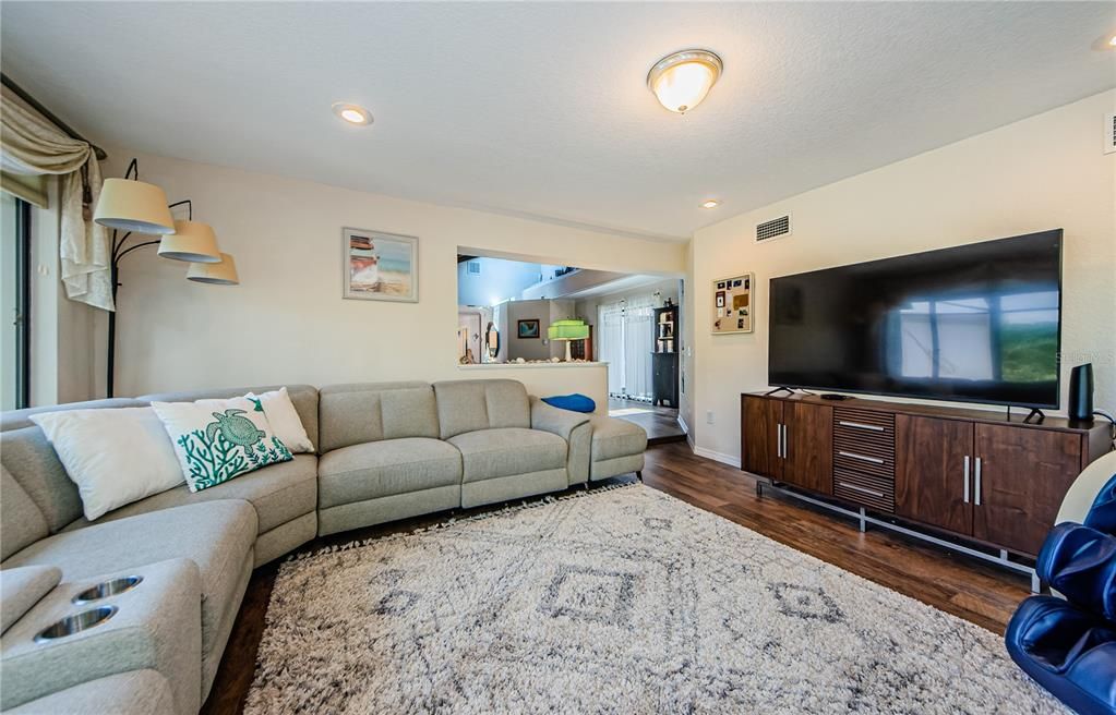 Active With Contract: $439,000 (2 beds, 2 baths, 1900 Square Feet)