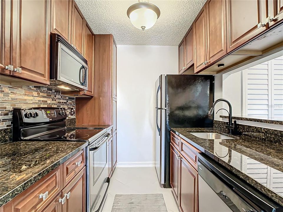 Active With Contract: $180,000 (2 beds, 1 baths, 857 Square Feet)