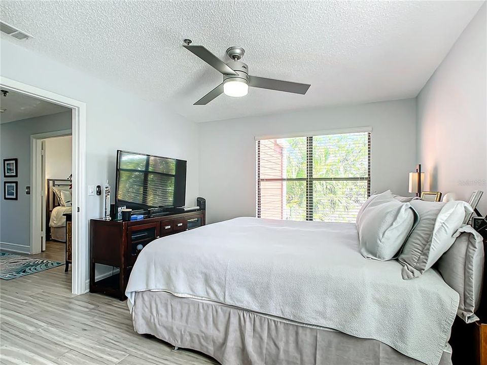 Active With Contract: $180,000 (2 beds, 1 baths, 857 Square Feet)