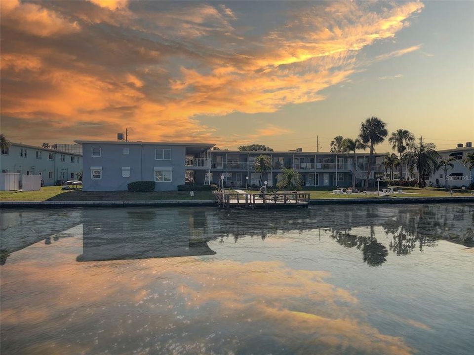 Recently Sold: $250,000 (2 beds, 2 baths, 988 Square Feet)