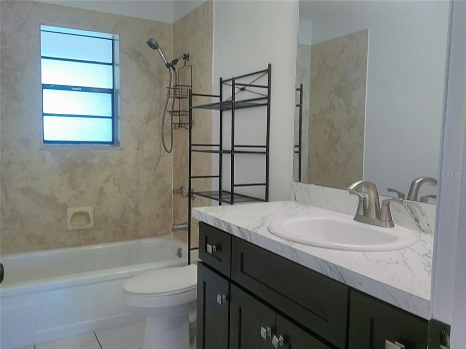 Недавно арендовано: $1,350 (2 спален, 1 ванн, 900 Квадратных фут)