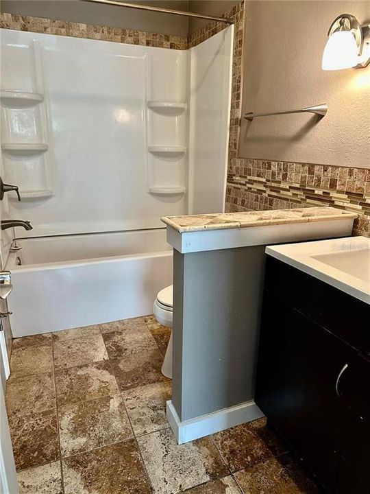 Active With Contract: $1,700 (1 beds, 1 baths, 830 Square Feet)