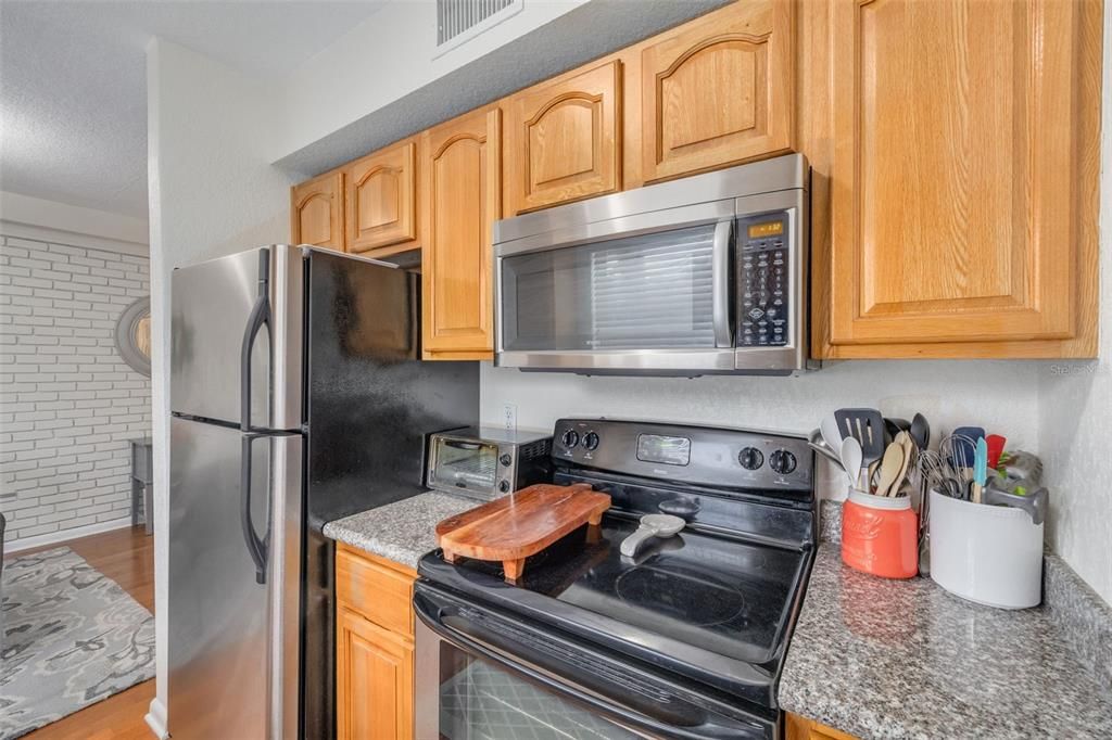For Sale: $195,000 (1 beds, 1 baths, 620 Square Feet)