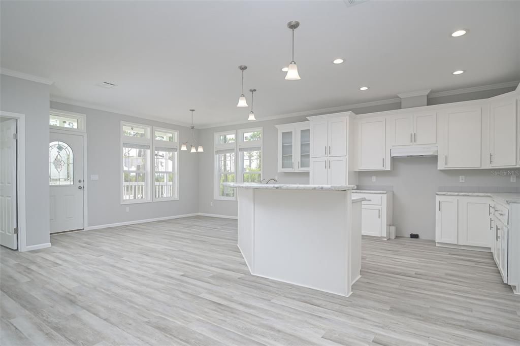 For Sale: $349,000 (3 beds, 2 baths, 1739 Square Feet)